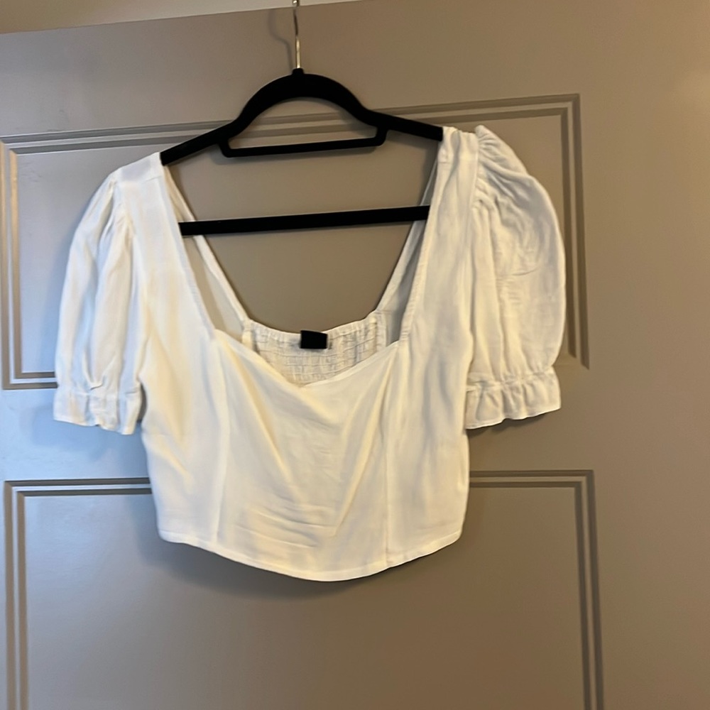 (Make a reasonable offer and it’s yours) 
Cute crop top from Urban Outfitters.
